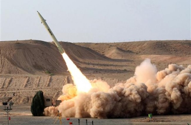 ايران تجري تجربة ناجحة لصاروخ باليستي موجه بدقة 