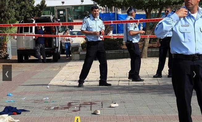 اسرائيلي يطعن آخر ظنا أنه فلسطيني .. 