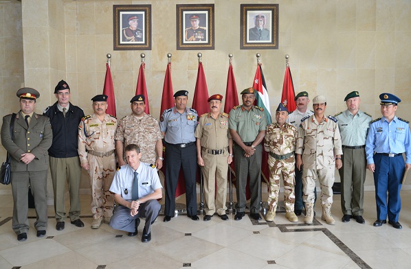 مدير الدرك يلتقي الملحقين العسكريين في المملكة