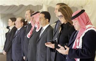 الملك والملكة يستقبلان شهداء الواجب الإنساني في هاييتي