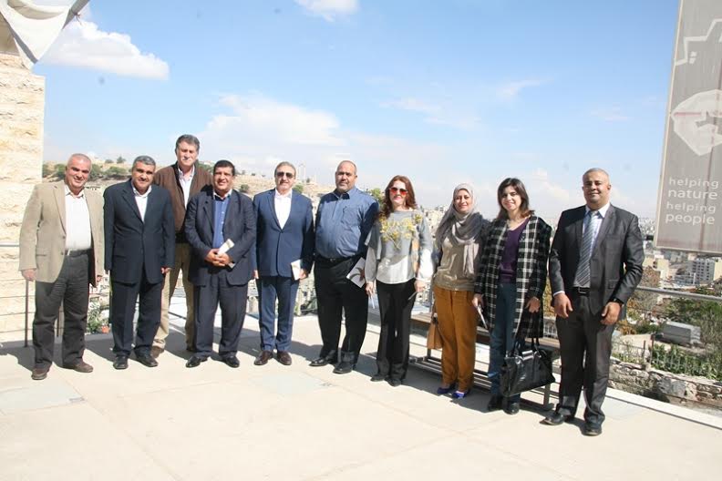 تنظيف 350 سطحا في عمان