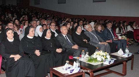 مدرسة كلية راهبات الوردية تكرم الطالبات المتفوقات
