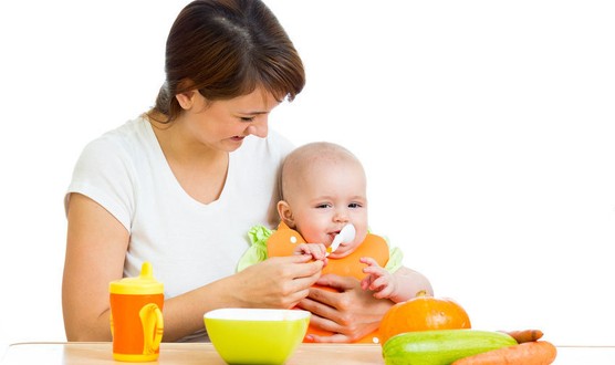 تغذيةُ الأطفال الصغار
