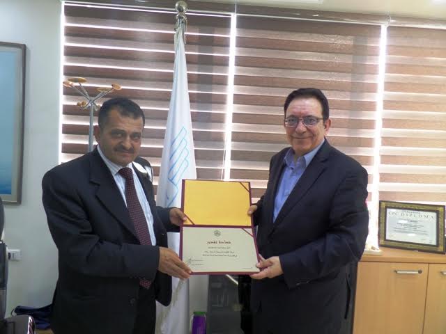 منح شركة جت شهادة تقديرية 