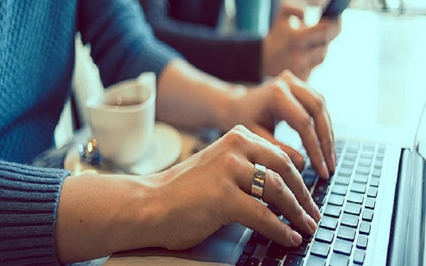 شركات كبرى تسعى لطرح السكرتيرة الرقمية