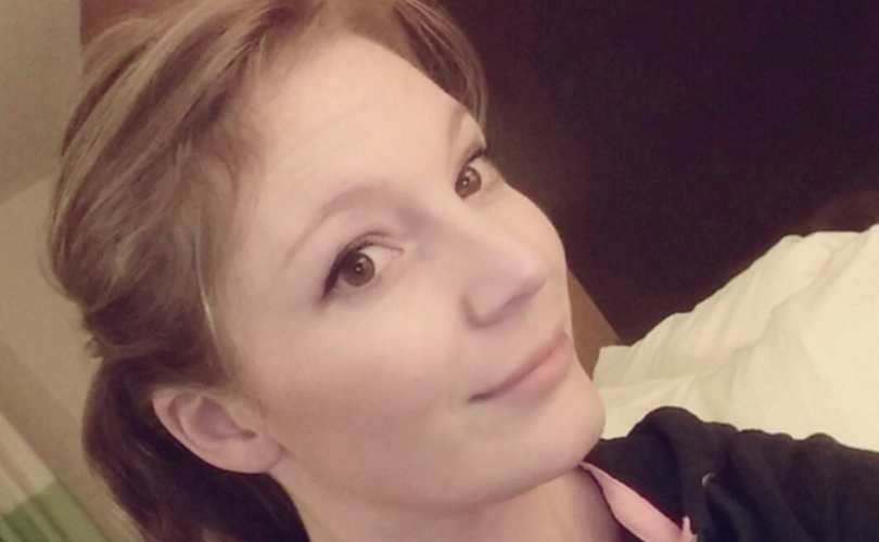 رسالة مؤثرة من ممثلة إباحية لجنينها!