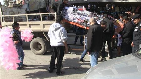 ازالة بسطات وعربات من شوارع الزرقاء