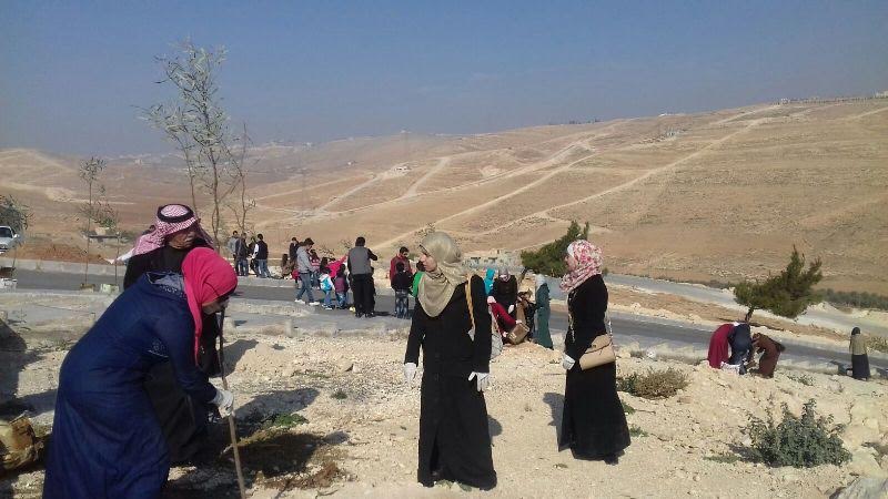 حملة لزراعة الاشجار ضمن مقبرة شمال عمان