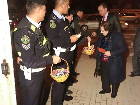 ادارة السير تشارك الأخوة المسيحيين أعيادهم ..  صور