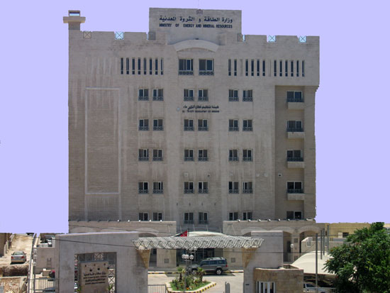 الطاقة تؤكد كفاية مخزون المشتقات النفطية .. 