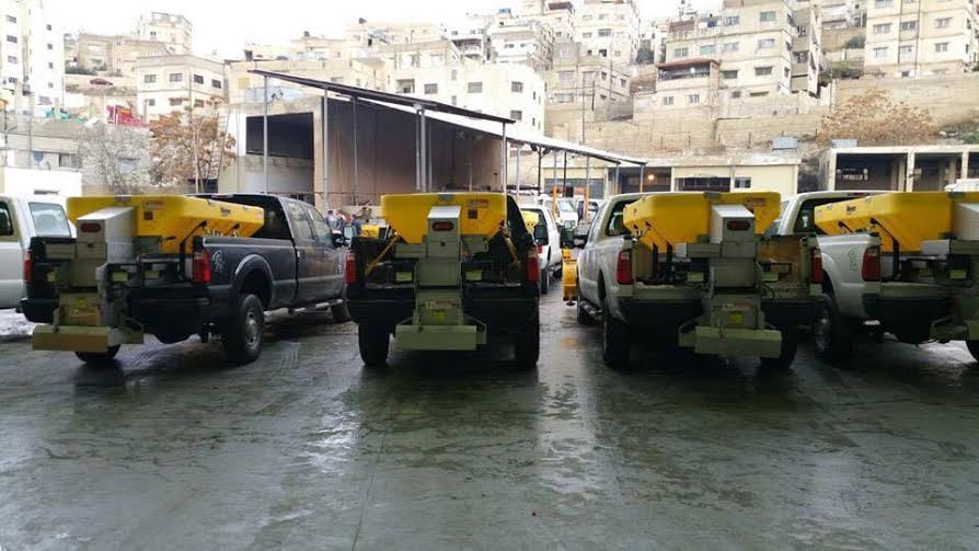 الاردن ..  ناثرات ملح بعد منتصف الليلة ..  صور