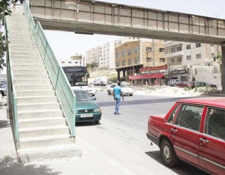 8 جسور مشاة بقيمة 400 الف دينار .. 