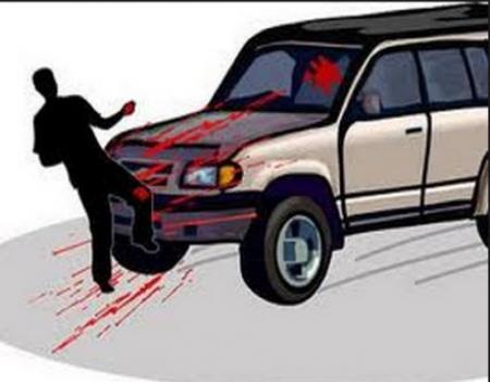 سيدة تدهس معلما وترفع قضية بحقه  