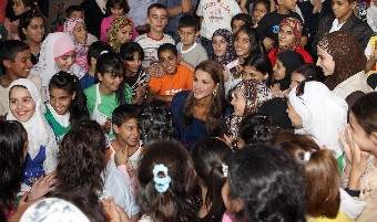 الملكة رانيا تطلق فعاليات خيمة هل هلالك 