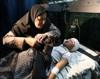 دخان أسود يخرج من جسد فتاة فلسطينية