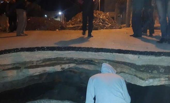 انهيار شارع في عنجرة .. 