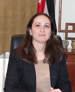 وزيرة الصناعة: لا مباحثات مع لافارج