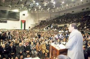 عمرو خالد يقود دعاء لاهل غزة بحضور 10 الاف مواطن في اربد