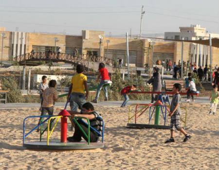 إربد تجهز حدائقها لفصل الصيف 