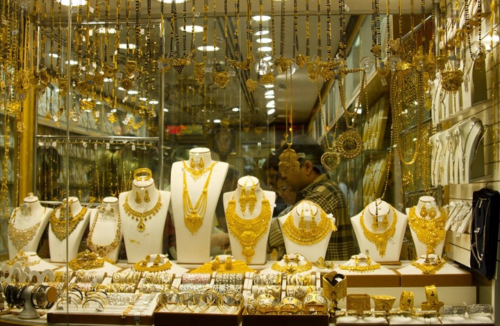 الذهب يتجه لأكبر خسارة أسبوعية مع صعود الدولار