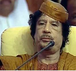 القذافي يعتذر من خادم الحرمين وأمير قطر قاطعه فخرج من القاعة !