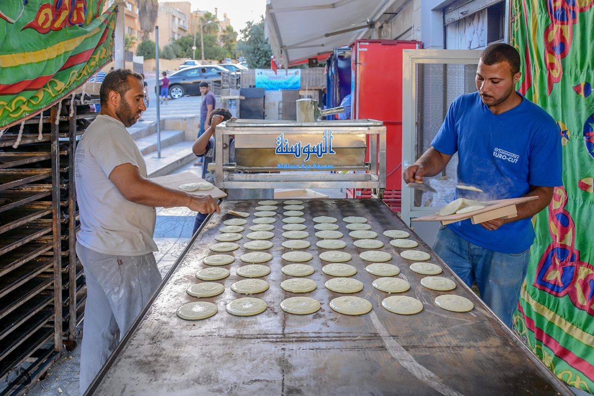 اقبال على القطايف