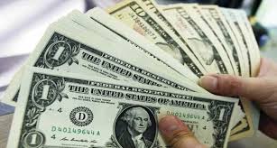 تراجع الدولار إلى أدنى مستوى له في ثلاثة أسابيع