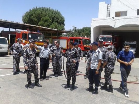 بالصور ..  قتل افعى اقتحمت منزلا في اربد