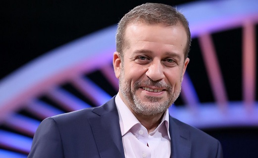  شريف منير بصحبة زوجته الفنانة المعتزلة وابنتيه كيف أصبح شكلهن الآن؟