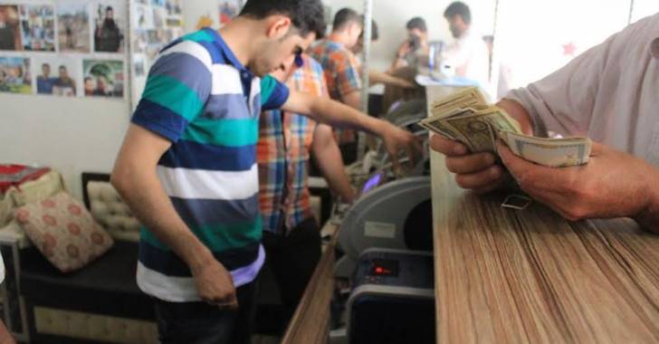 الاقتصاد العالمي وهبوط العملات يضربان سوق الصرافة بموسم العمرة