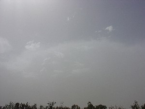 طقس بارد نسبيا اليوم  وامطار متفرقة الاربعاء والخميس 