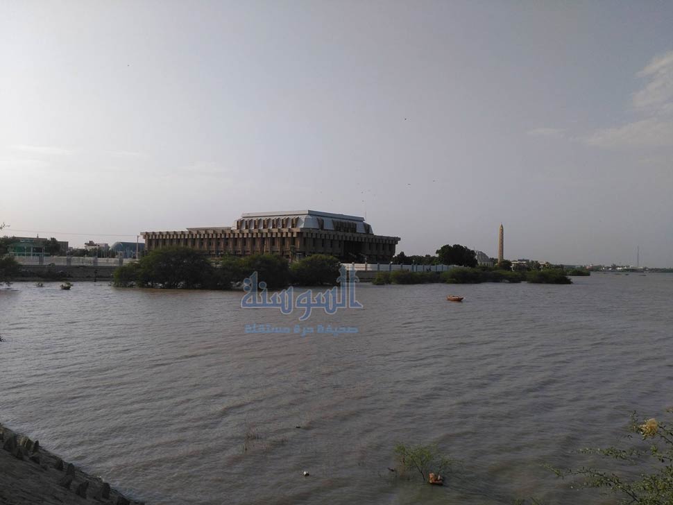 نهر النيل يفيض ويعانق البرلمان السوداني