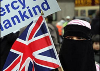 مسلمو بريطانيا يستقطبون الانتباه