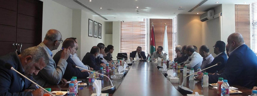 مناقشة تبعات رفع رسوم تأشيرة الحج والعمرة