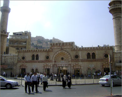 مختل يجوب شوارع عمان مدعيا انه الرسول
