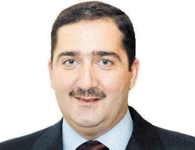 رئيس الوزراء يزور وزارة التربية ويؤكد ضرورة تحسين أوضاع المعلمين