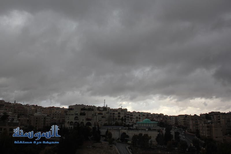الغيوم السوداء تلف عمان