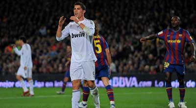 ريال مدريد وبرشلونة يسحقان منافسيهما في انتظار الكلاسيكو 