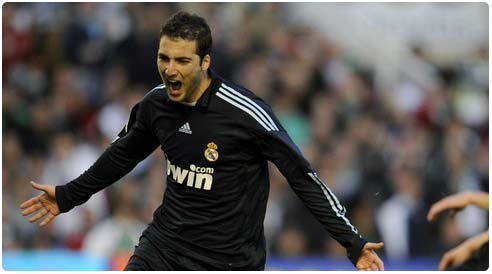 ريال مدريد إلى الصدارة مجدداً