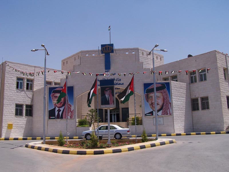 محافظ عجلون يشدد على اتخاذ إجراءات لمنع نشوب الحرائق