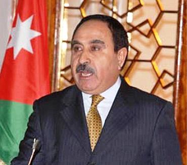 الفايز يعد " عمال الملاريا والبلهارسيا " بتحويلهم للراتب المقطوع 