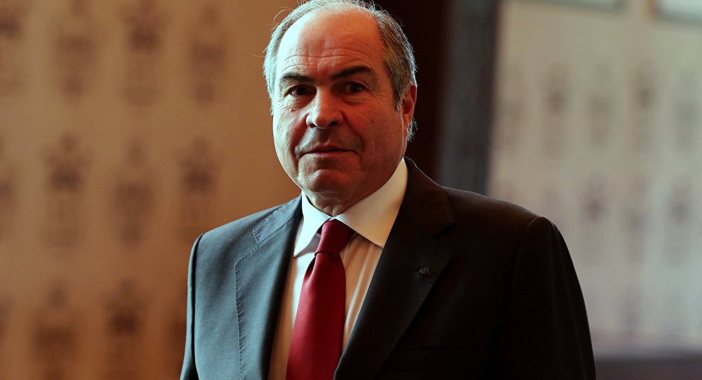  صور مسربة للملقي تثير جدلا واسعا على فيسبوك .. من تجرأ على نشرها؟