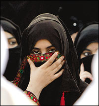 اماراتي عمره 100 عام  ..  تزوج 18 مرة واصغر اولاده عمره عام!!