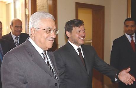 الملك يبحث مع عباس المفاوضات غير المباشرة مع اسرائيل