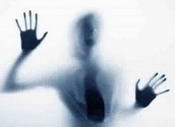 طبيب سوري يحبس ابنته 5 سنوات ويتسبب في فقدانها النطق