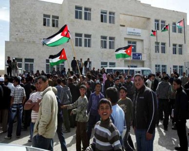 اعتصام لمديريات الجنوب واجتماع طارىء للجنة الوطنية في اربد ولجنة معلمي عمان تعلن تعليق الحوار مع الحكومة وتدعو للاعتصام أمام الرئاسة