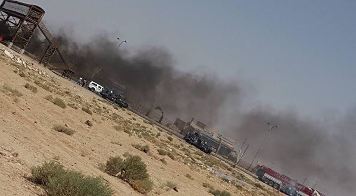إغلاق الصحراوي في الحسينية بالاطارات المشتعلة  ..  والامن يتدخل - صور 