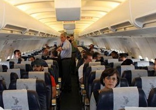 الصقر الملكي للطيران تدشن اولى رحلاتها الى مطار أبوظبي