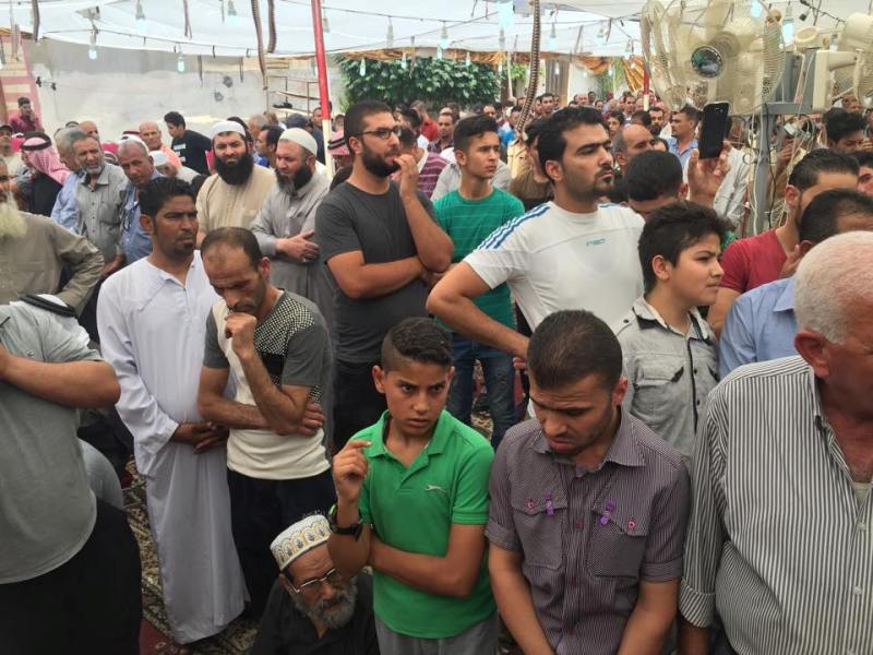 بالفيديو والصور ..  تشييع جثمان محمد الجواوده