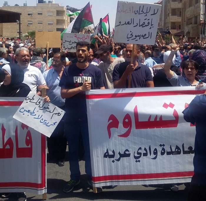 بالفيديو  ..  غضب شعبي أردني على حادثة السفارة والإجراءات بحق الأقصى